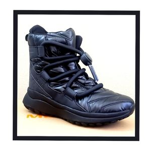 NWB Merrell Waterproof puff boots...7.5